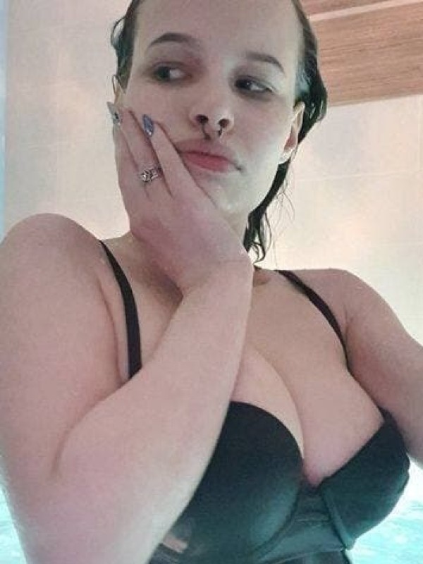 Карина привлекательная девушка из Поронайск цена от 3000 руб